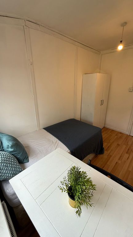 Property photo 1 of 15 Bedroom