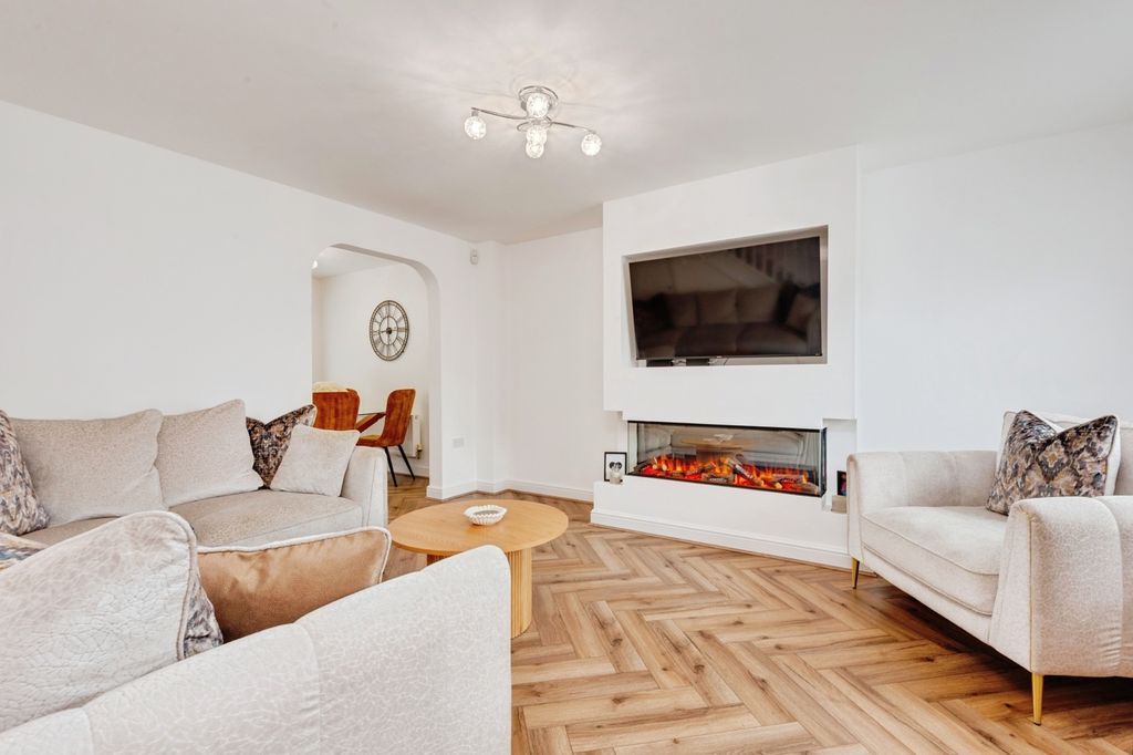 Property photo 3 of 28 Pbox-Img.Jpg