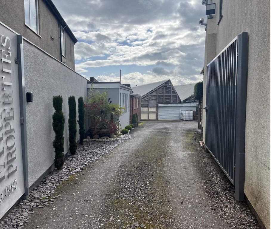 Property photo 2 of 10