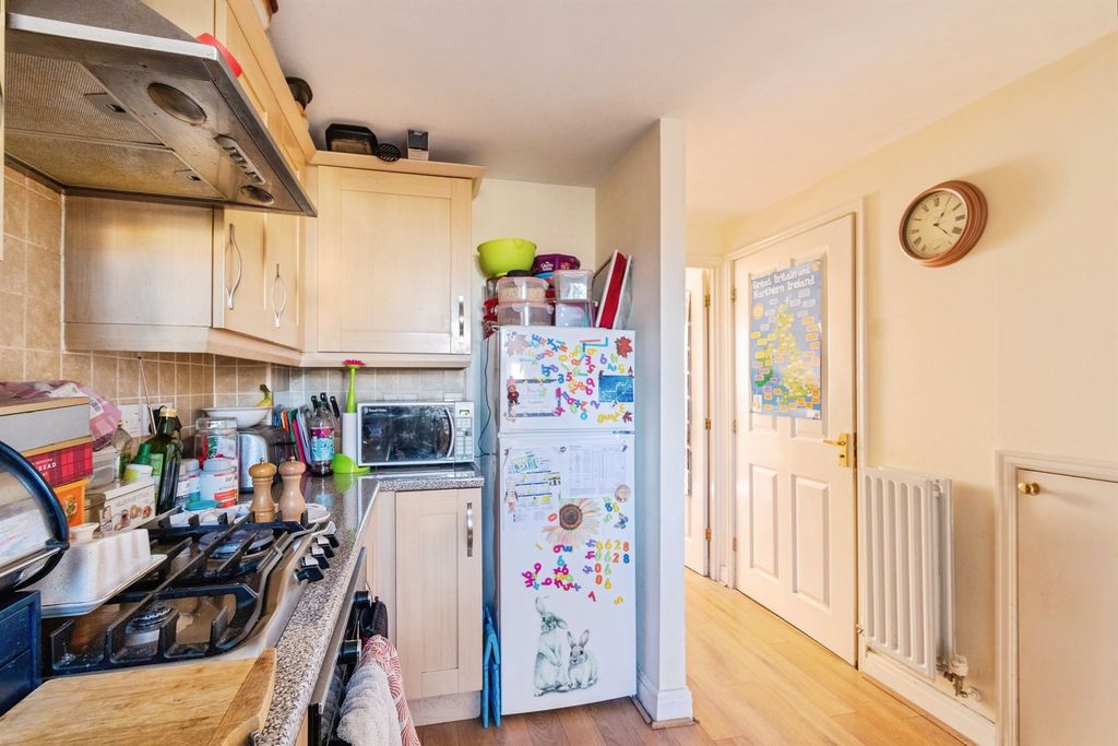 Property photo 3 of 12