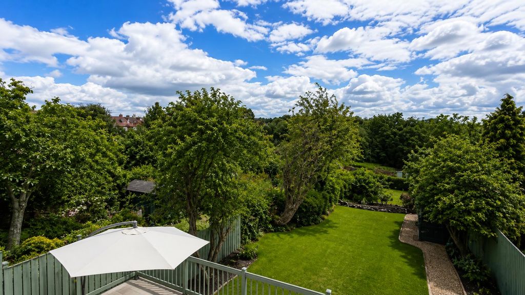 Property photo 3 of 33