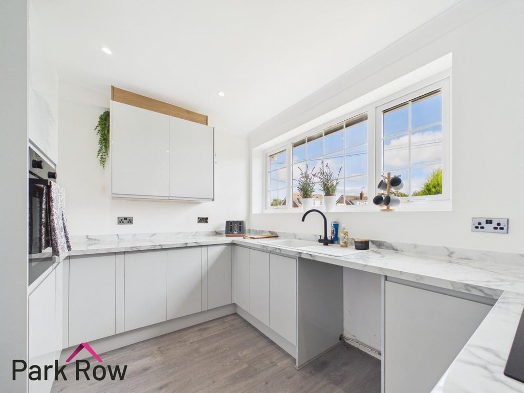 Property photo 2 of 15 Kitchen