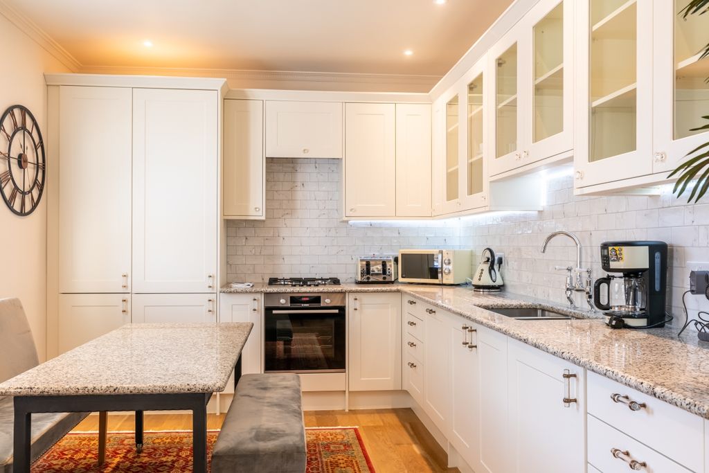 Property photo 2 of 12 Adsat - 10A Chand...