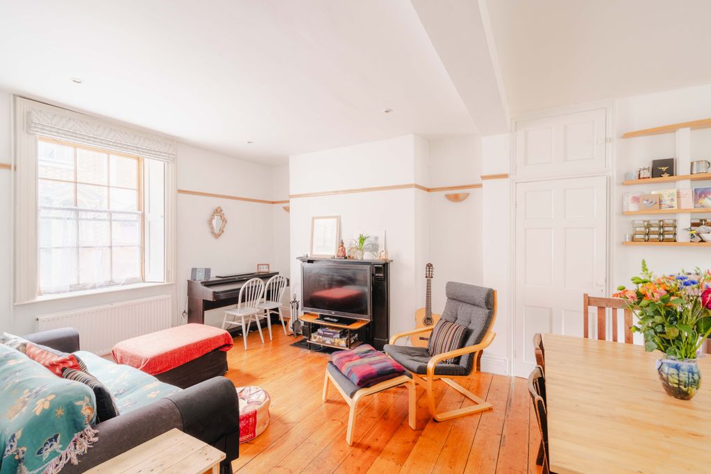 Property photo 3 of 25 4