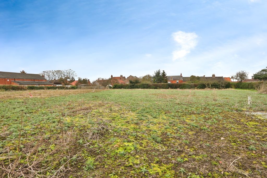 Property photo 3 of 18 4049895