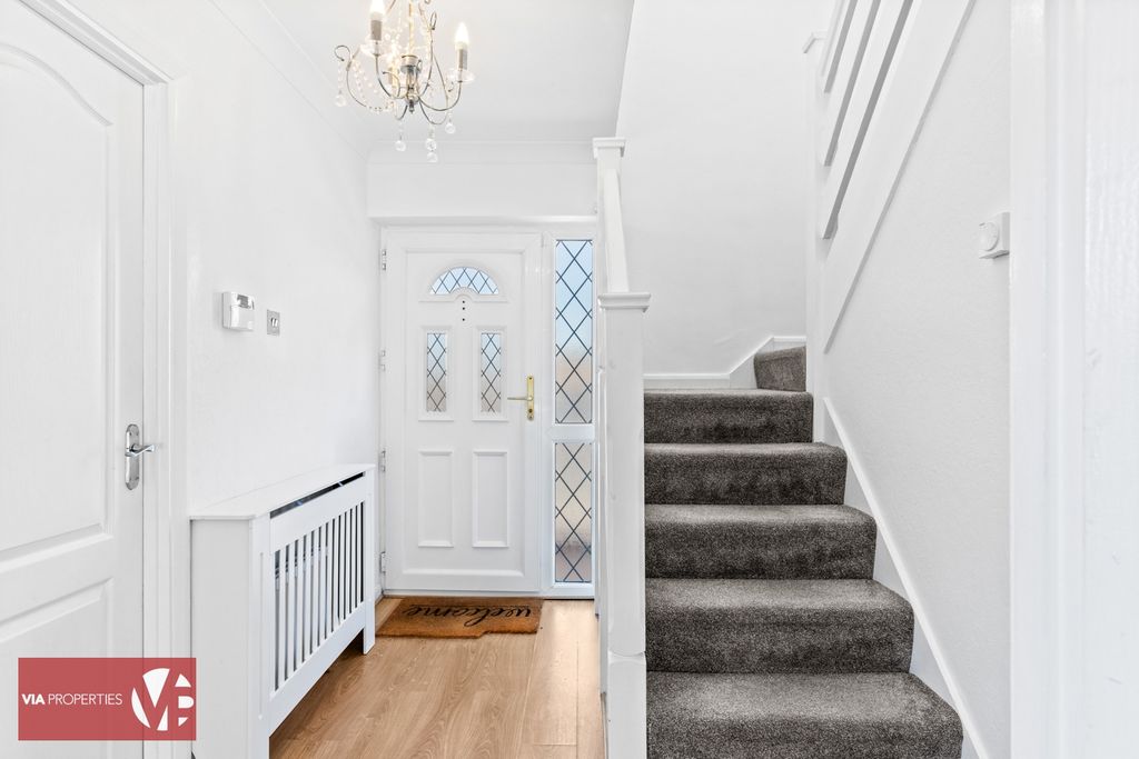 Property photo 2 of 40 Photo 4