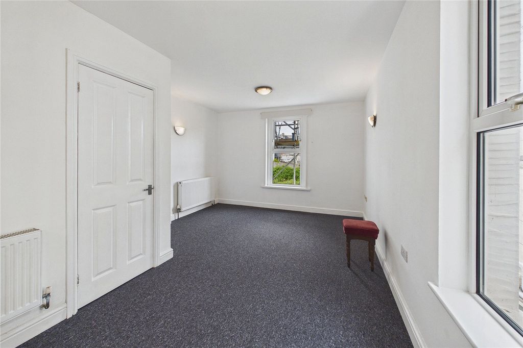 Property photo 3 of 7 Picture No. 02