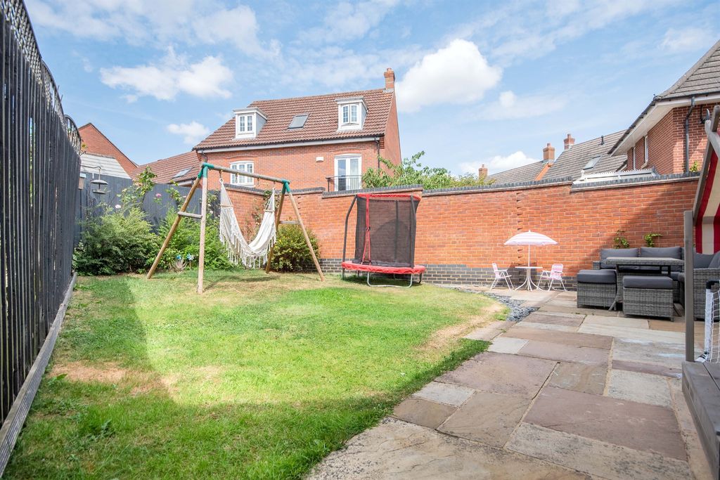 Property photo 2 of 12