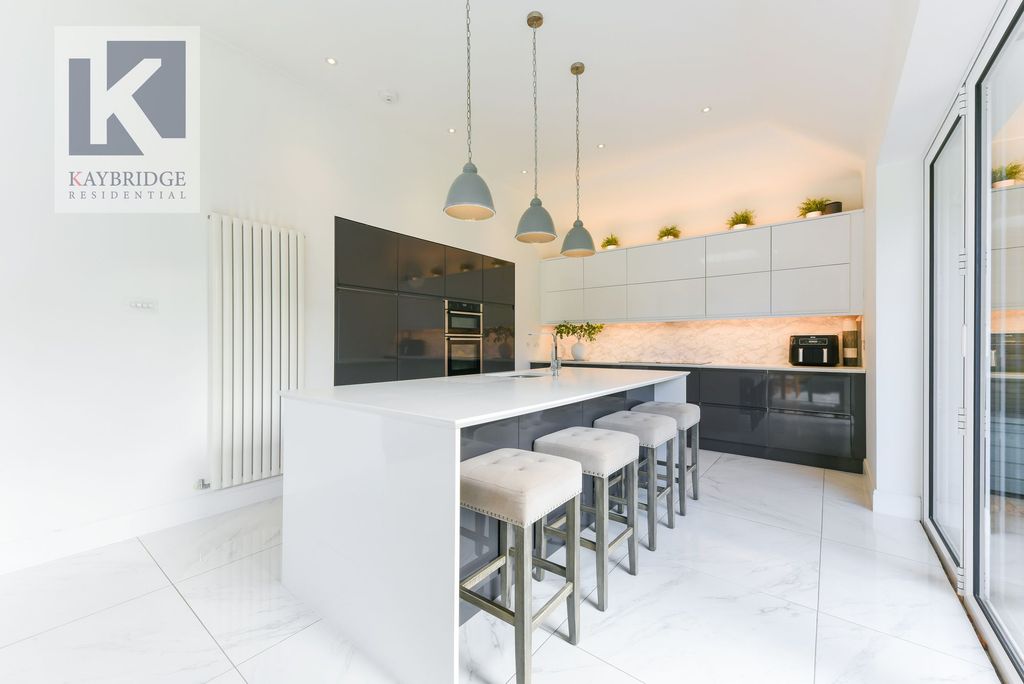 Property photo 2 of 19 Furzedown Road, Sutton - Sm2 5Qe