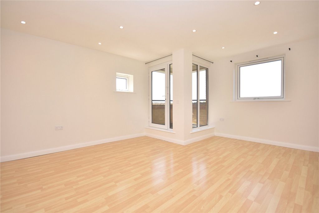 Property photo 3 of 10 Picture No. 14