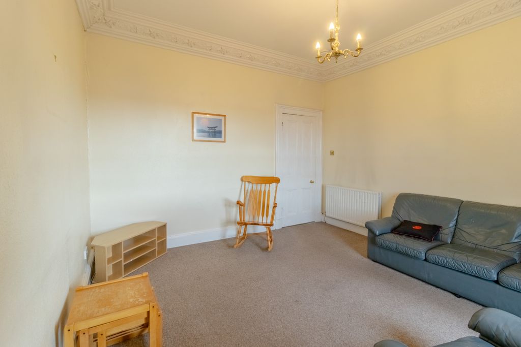 Property photo 3 of 13 Lounge