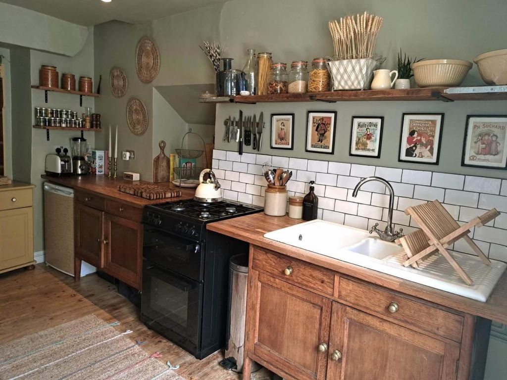 Property photo 2 of 9 Kitchen