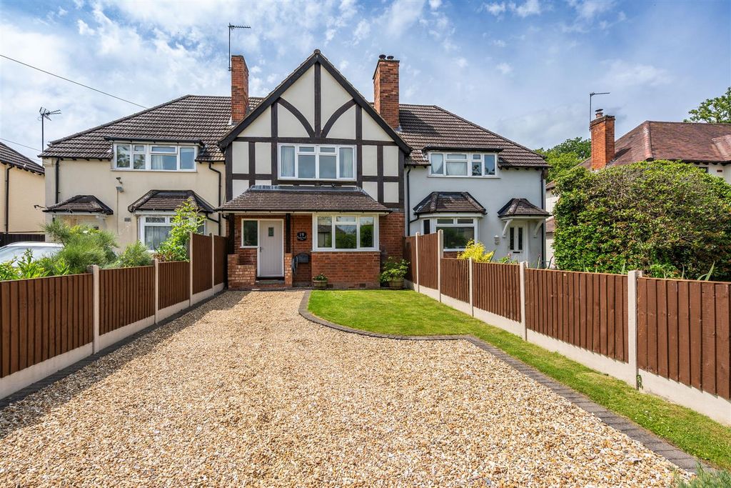 Property photo 1 of 15 19 Aspley Heath Lane_6.Jpg