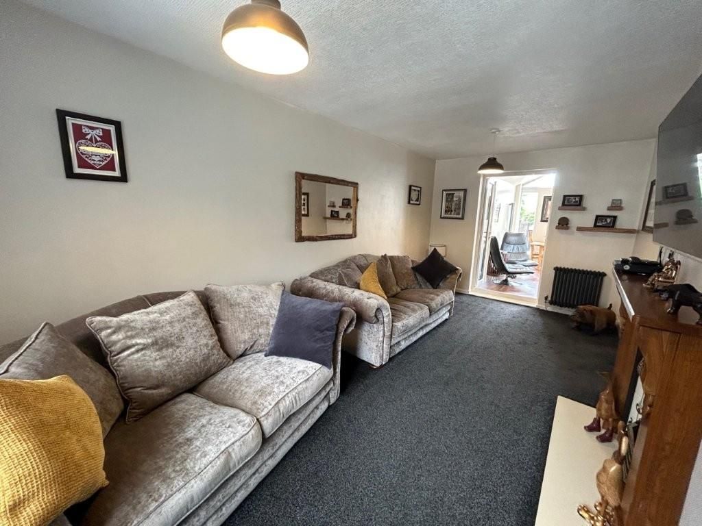 Property photo 3 of 16 Lounge 2.Jpg