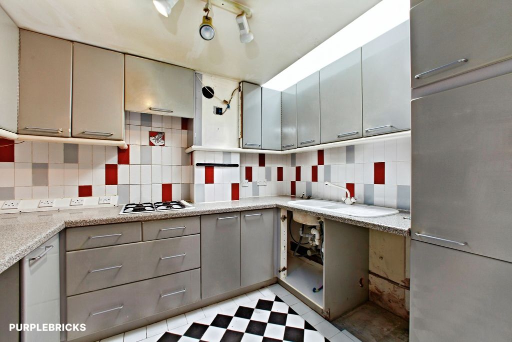 Property photo 2 of 21 Kitchen