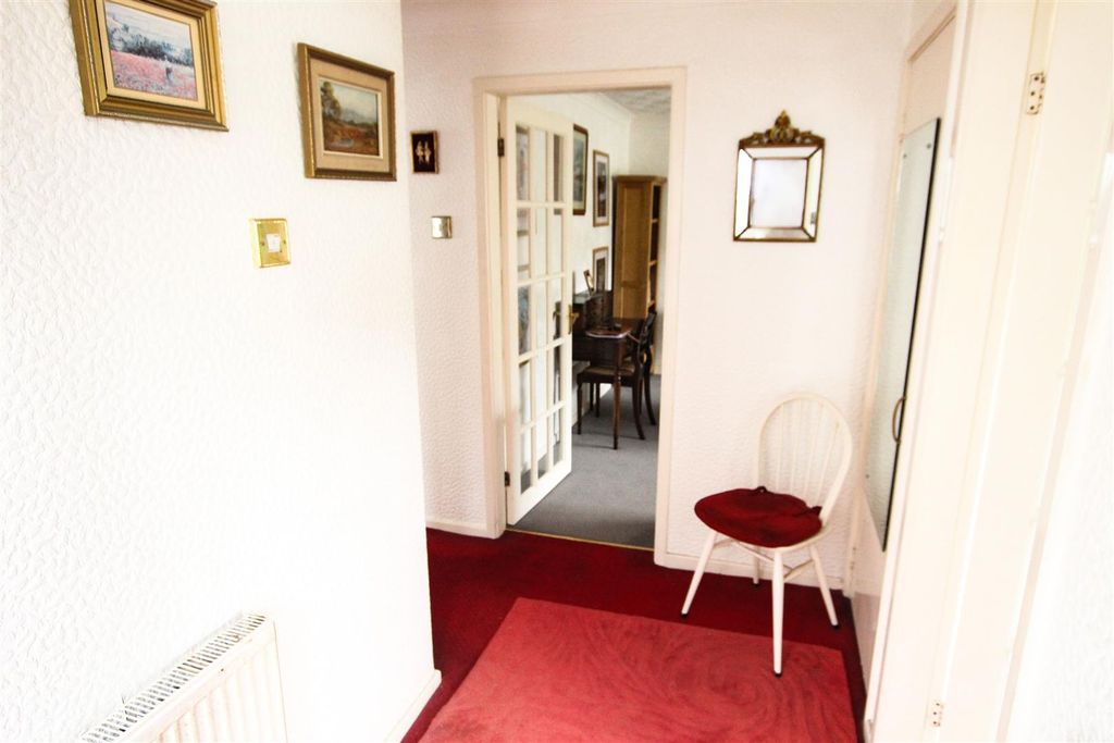 Property photo 2 of 11 Inner Hall