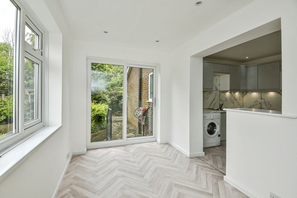 Property photo 3 of 18 Pbox-Img.Jpg