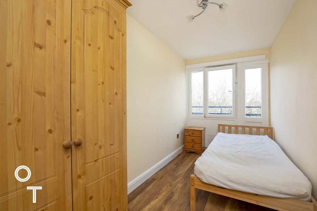 Property photo 3 of 11 Bedroom 1