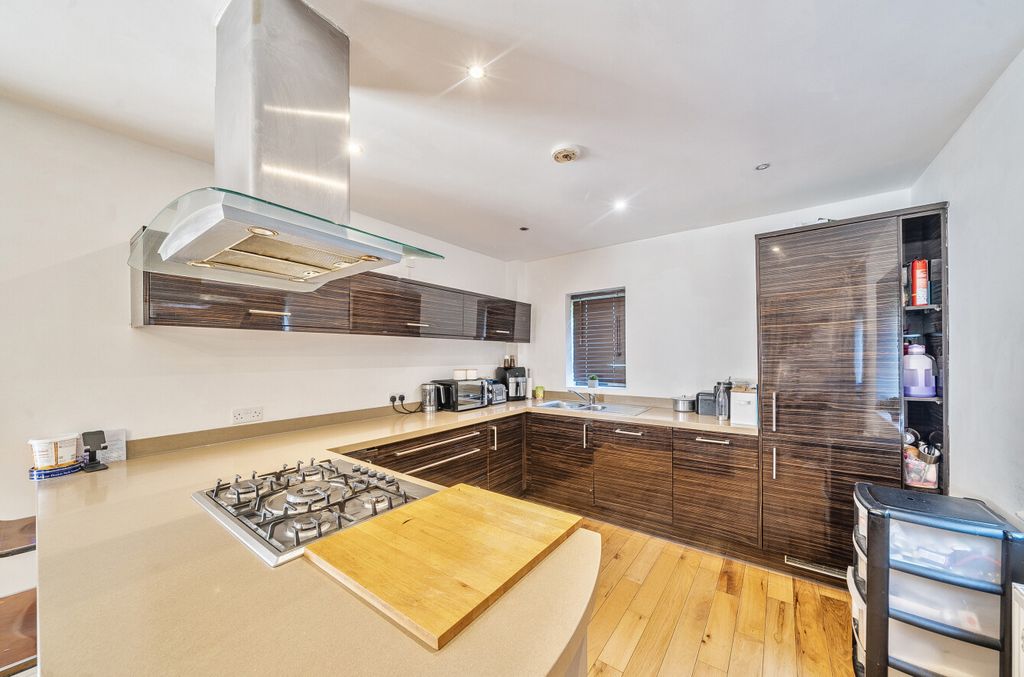 Property photo 3 of 12 1303193-27-6839E8...
