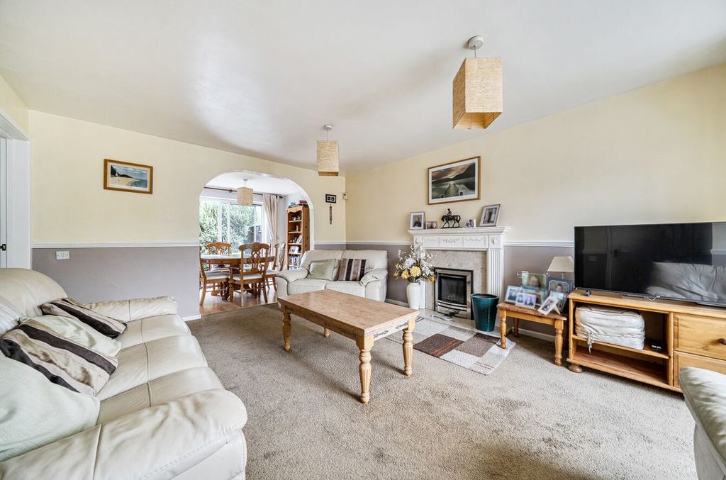 Property photo 2 of 11 14665457