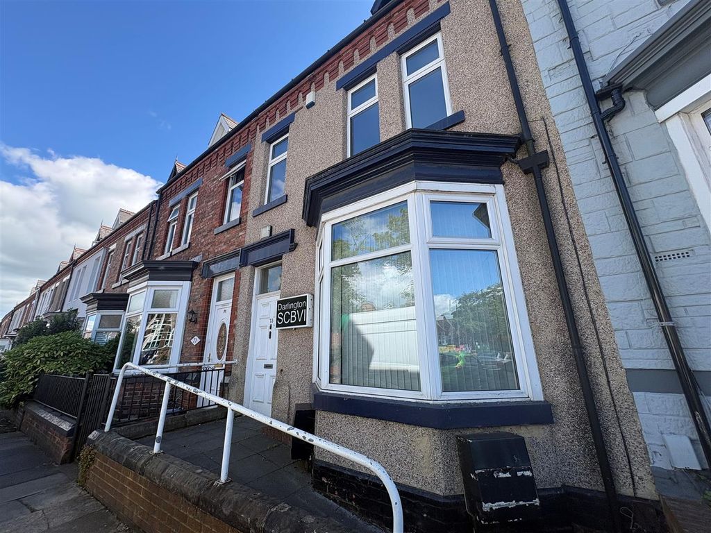 Property photo 1 of 10 Externally