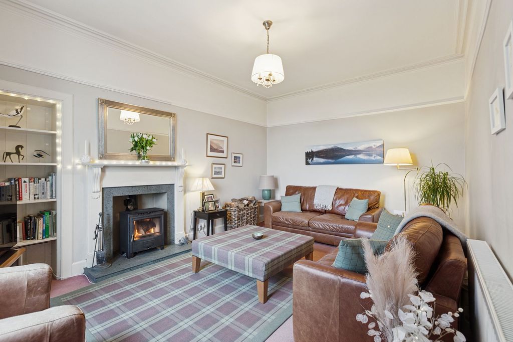 Property photo 3 of 38