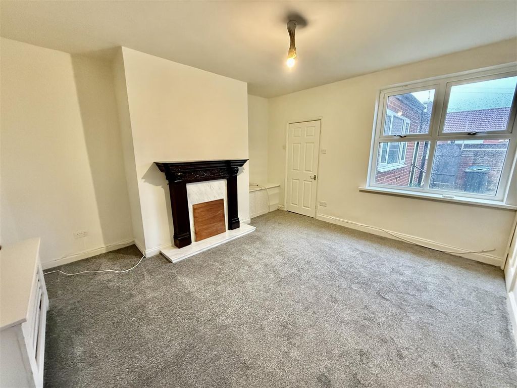 Property photo 2 of 8 Lounge