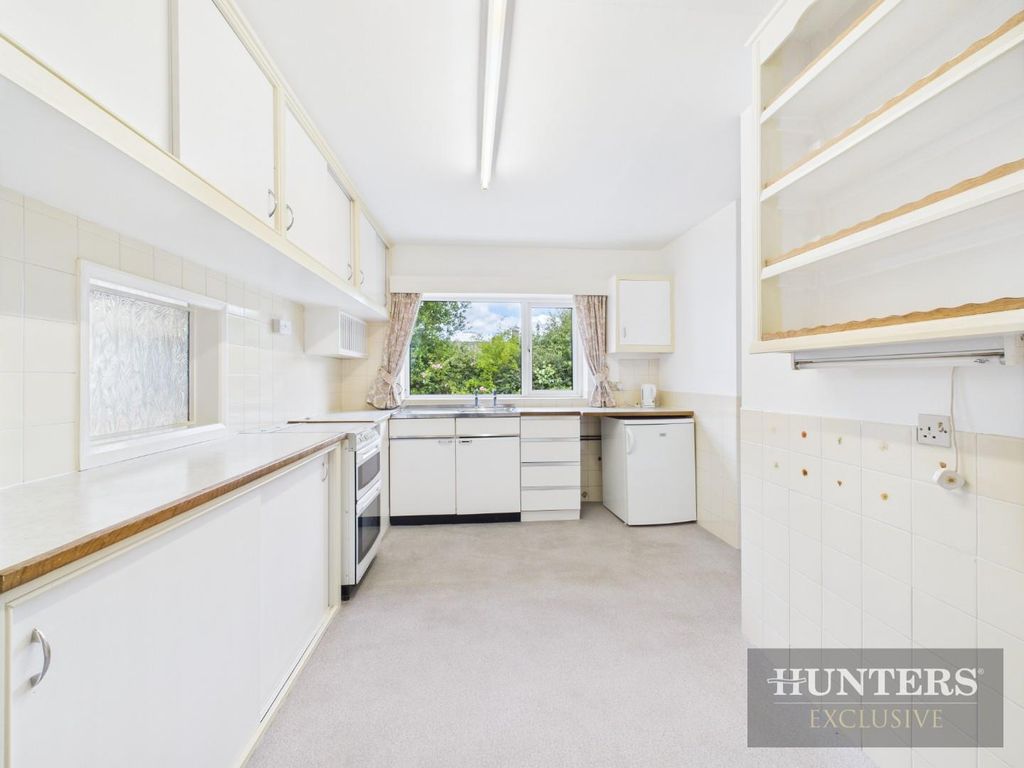 Property photo 3 of 19 Kitchen