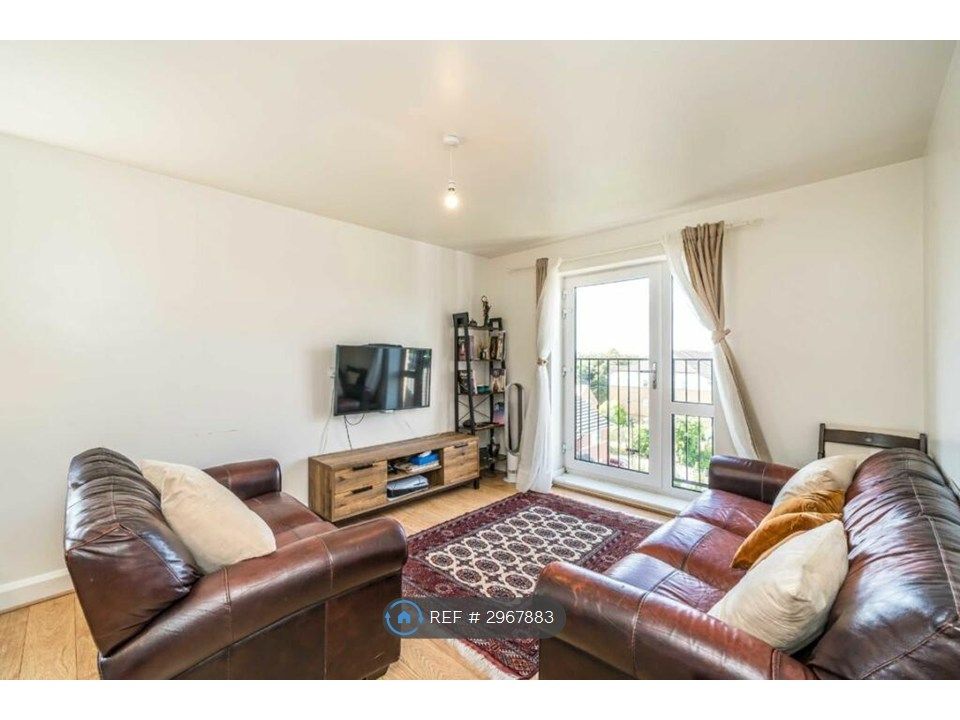 Property photo 1 of 6 Living Toom