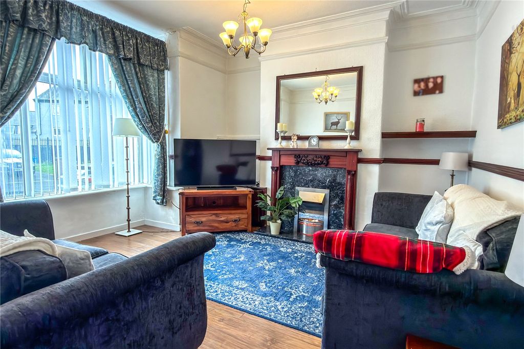 Property photo 3 of 19 Lounge