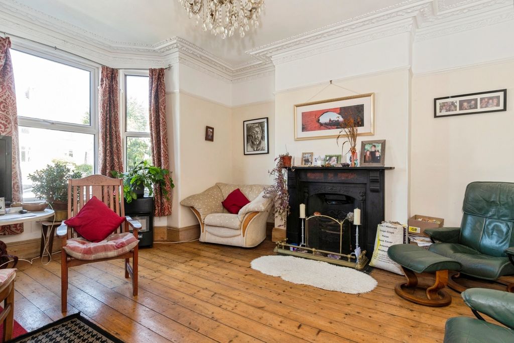 Property photo 2 of 17 Photo