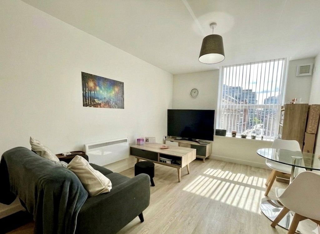 Property photo 2 of 11 Lounge