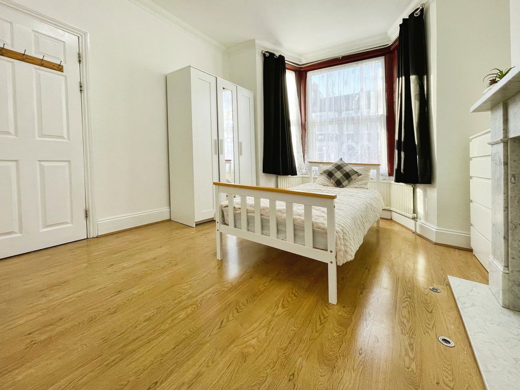 Property photo 2 of 8