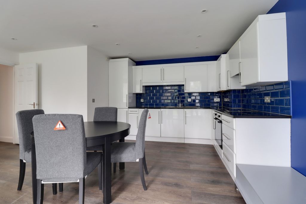 Property photo 2 of 8 Img_5179-Img_5181