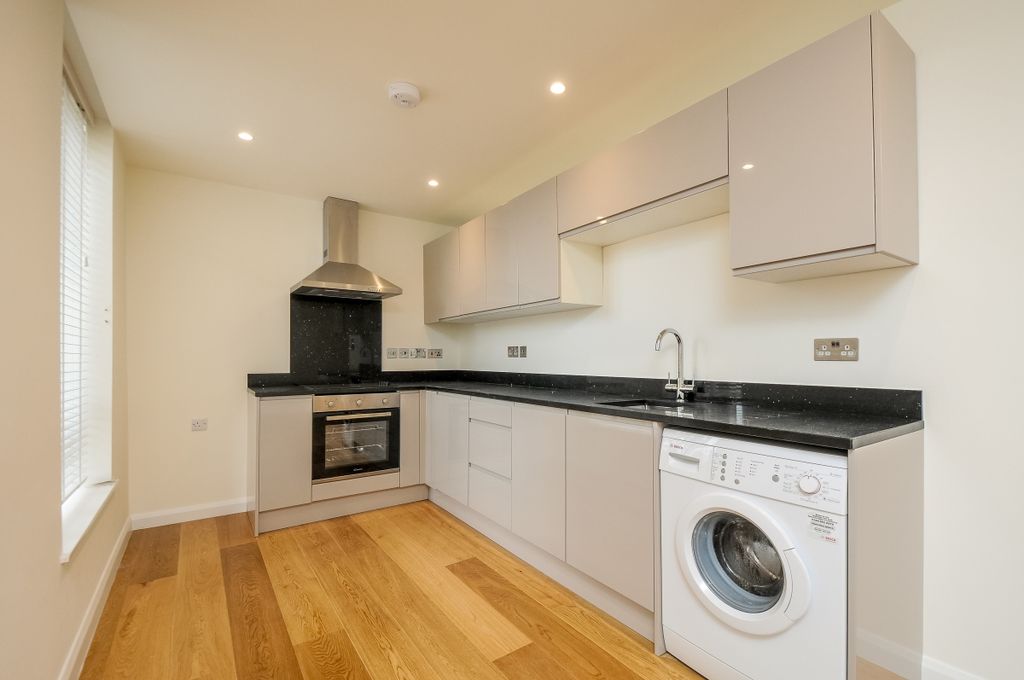 Property photo 2 of 9 116 London Road (2)
