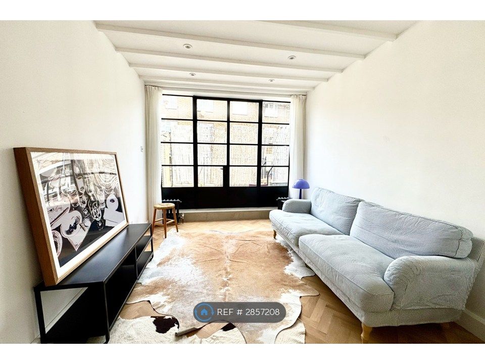 Property photo 1 of 7 Living Space