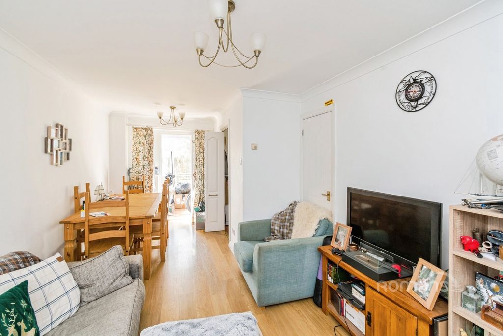 Property photo 2 of 8 Pbox-Img.Jpg