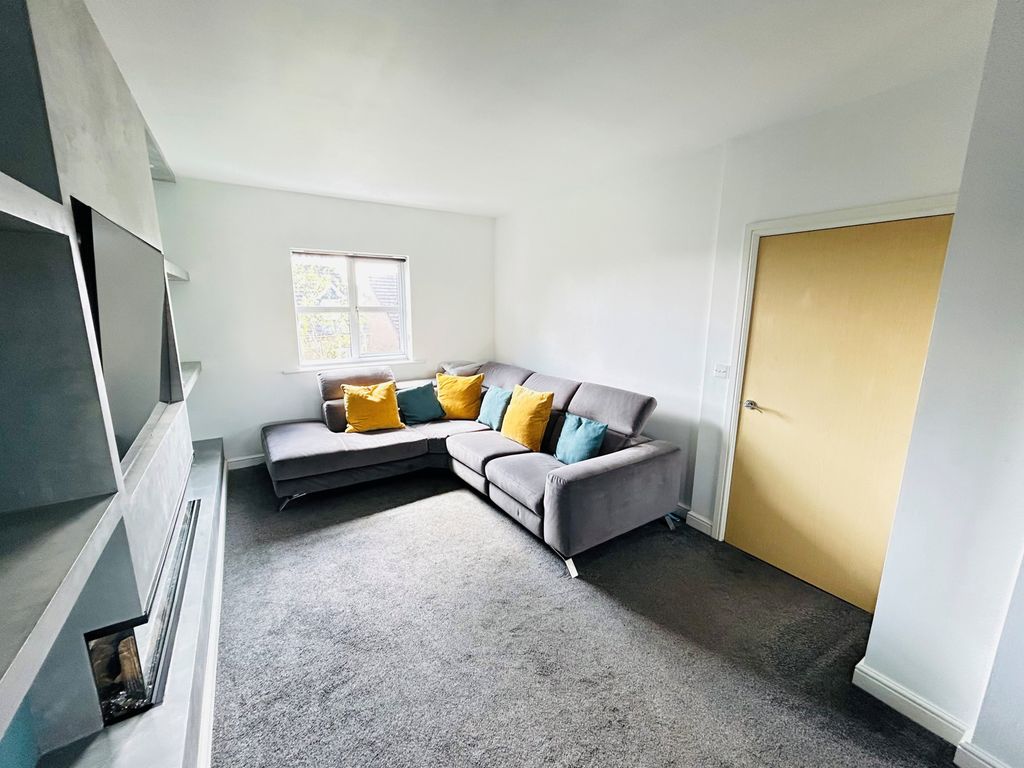 Property photo 3 of 11