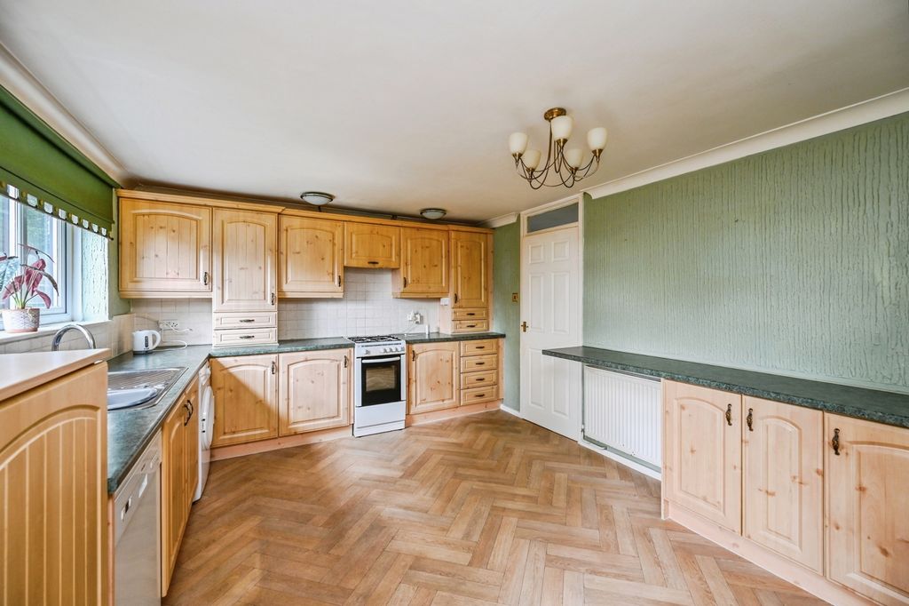 Property photo 2 of 8 Dining Kitchen