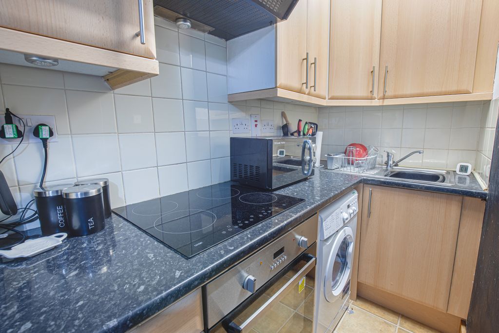 Property photo 3 of 10 Kitchen