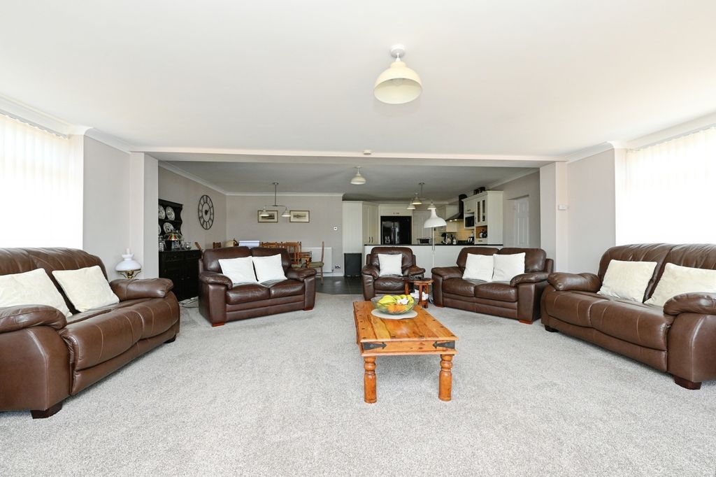 Property photo 2 of 21 Photo