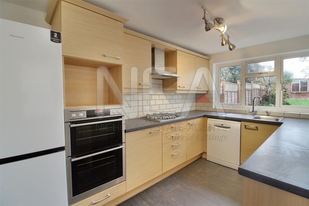 Property photo 3 of 16 Kitchen