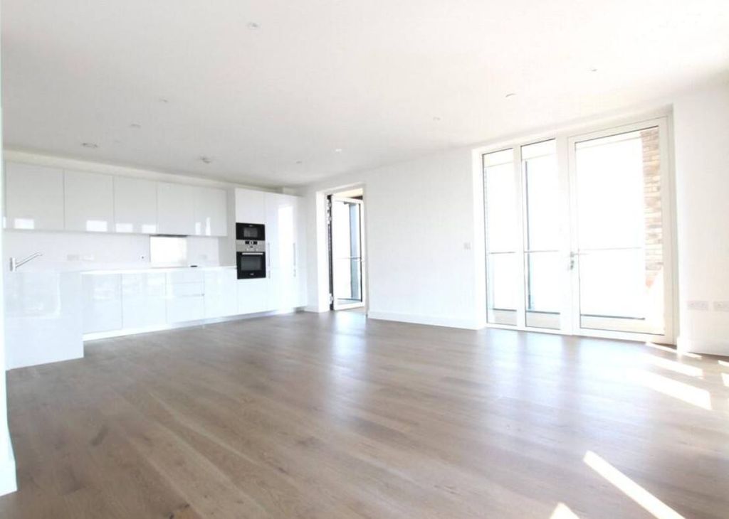 Property photo 1 of 10 Nelsons Are Proud To Present This Spacious Three Double Bedroom Apartment With A Large Terrace.