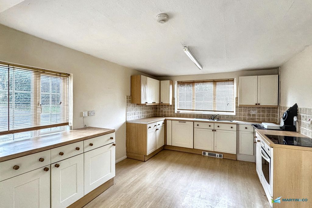 Property photo 3 of 17 Img_4725