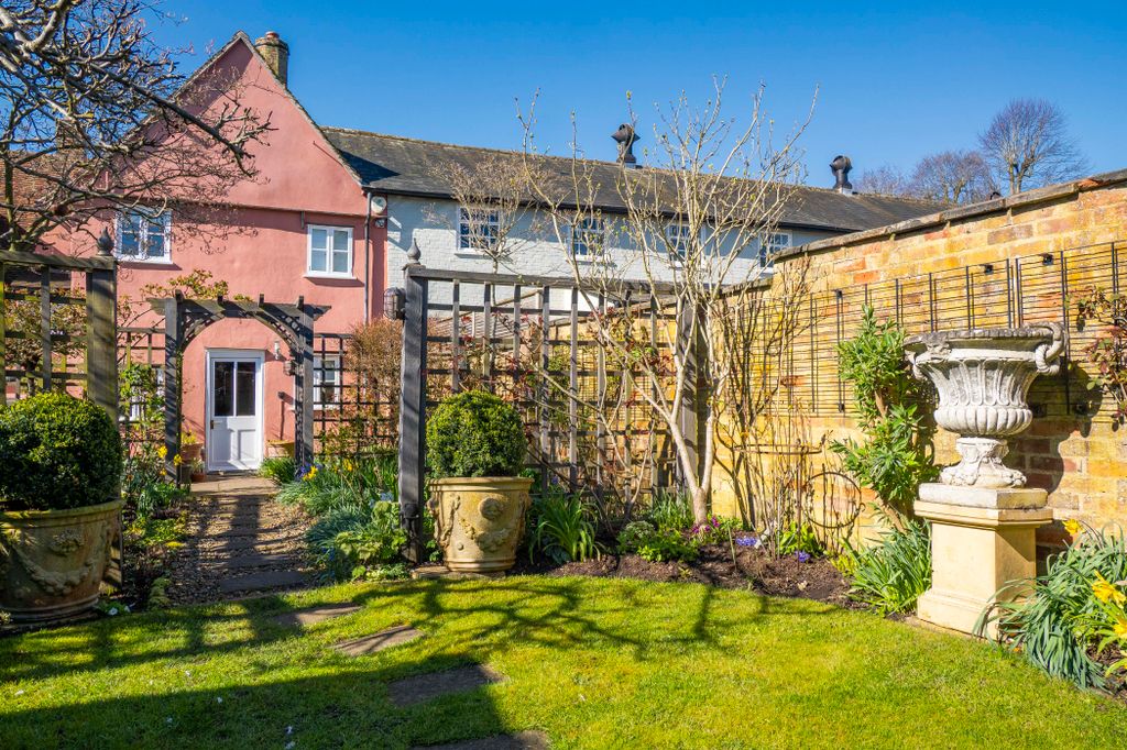 Property photo 3 of 36