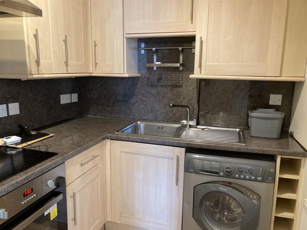 Property photo 2 of 11 Kitchen