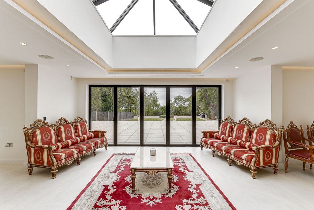 Property photo 3 of 24 Bayhill_63