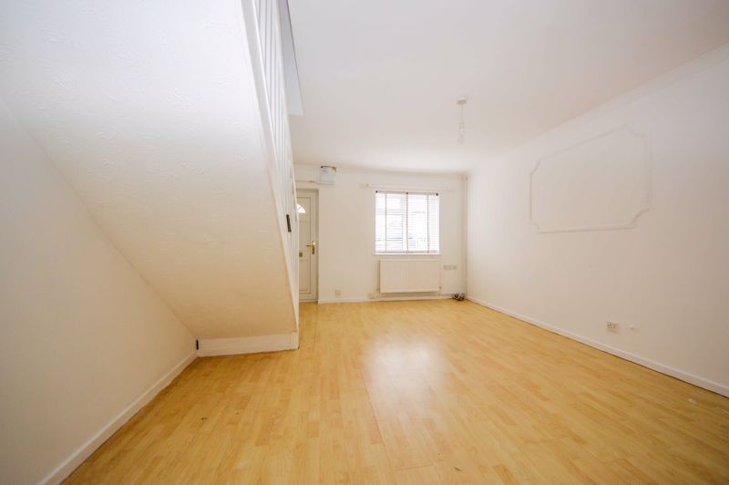 Property photo 3 of 8 Photo 9