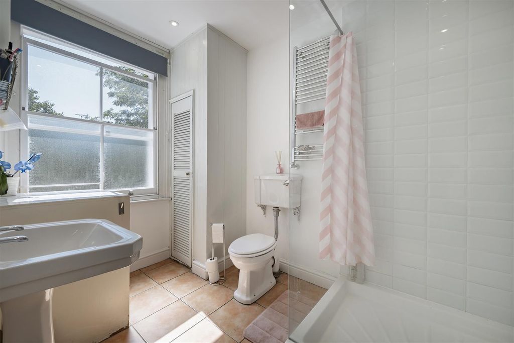 Property photo 3 of 12 Cromwell Grove