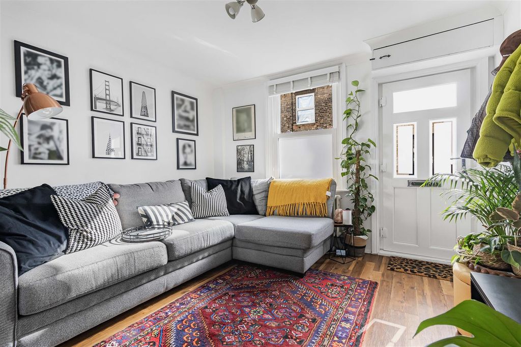 Property photo 3 of 18 16_75764.Jpg